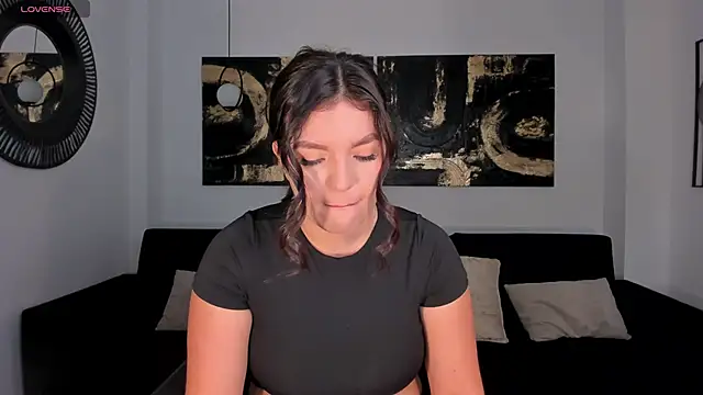 Snapshot of ValeriaRoldanX chatting on 06-01-26, 11:45 ValeriaRoldanX online show from 06-01-26, 11:45