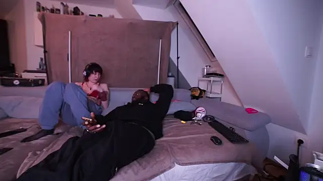 MacTroy online show from 12-31-24, 04:35