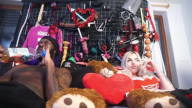 Snapshot of MacTroy chatting on 02-11-26, 11:21 MacTroy online show from 02-11-26, 11:21