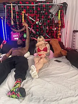 Snapshot of MacTroy chatting on 02-19-26, 08:27 MacTroy online show from 02-19-26, 08:27