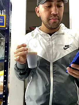 JuanZapata33 online show from 12-20-25, 08:49