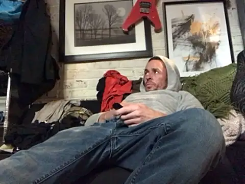 Snapshot of Gman143187 chatting on 12-19-24, 04:24 Gman143187 online show from 12-19-24, 04:24