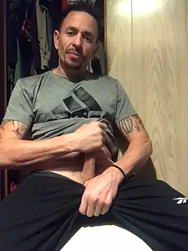 Snapshot of Gman143187 chatting on 12-24-24, 01:59 Gman143187 online show from 12-24-24, 01:59