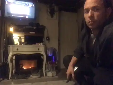 Snapshot of Gman143187 chatting on 12-31-24, 01:15 Gman143187 online show from 12-31-24, 01:15