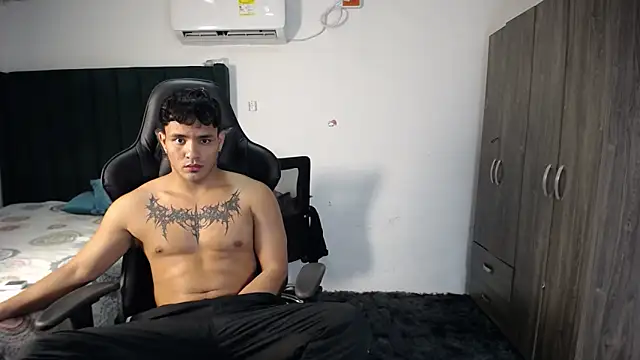 Snapshot of man_dur07 chatting on 01-18-25, 12:13 man dur07 online show from 01-18-25, 12:13