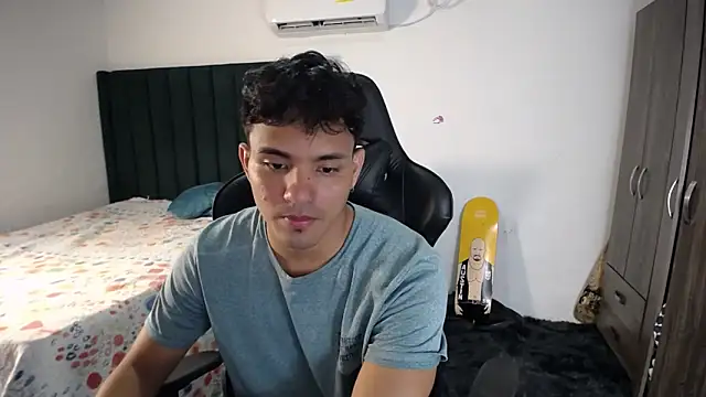 Snapshot of man_dur07 chatting on 03-16-25, 07:27 man dur07 online show from 03-16-25, 07:27