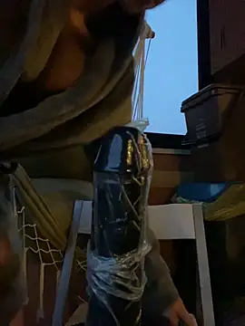 Snapshot of dann1111 chatting on 11-15-25, 04:14 dann1111 online show from 11-15-25, 04:14