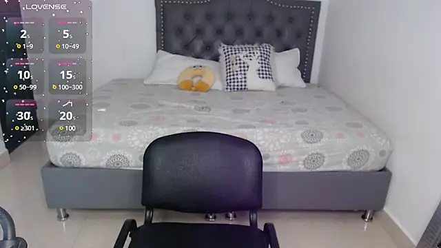 Snapshot of pamela_ chatting on 12-18-24, 02:21 pamela online show from 12-18-24, 02:21