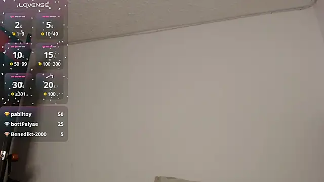 Snapshot of pamela_ chatting on 12-23-24, 08:00 pamela online show from 12-23-24, 08:00