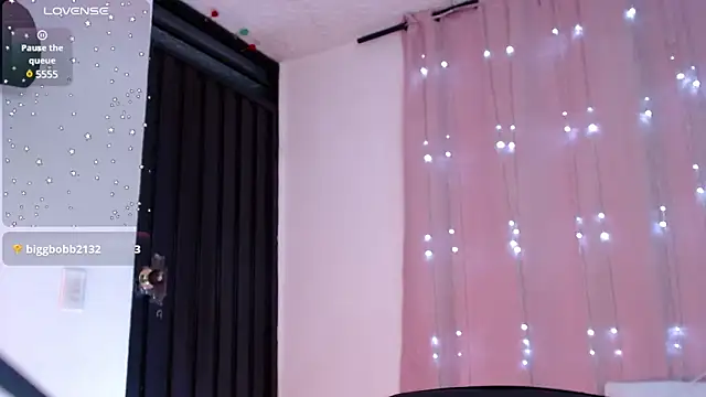 Snapshot of pamela_ chatting on 01-16-25, 05:21 pamela online show from 01-16-25, 05:21