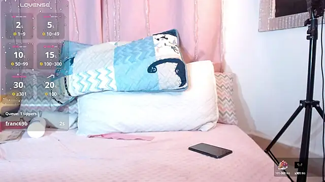 Snapshot of pamela_ chatting on 02-26-25, 02:04 pamela online show from 02-26-25, 02:04