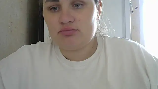 Snapshot of Honeydew-Waves chatting on 09-19-25, 07:10 Honeydew-Waves online show from 09-19-25, 07:10