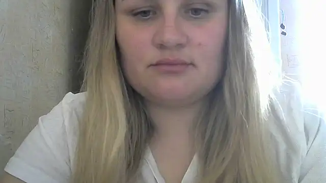 Snapshot of Honeydew-Waves chatting on 05-13-26, 08:01 Honeydew-Waves online show from 05-13-26, 08:01