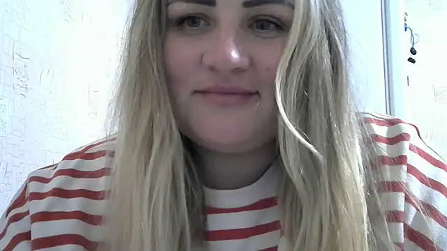 Snapshot of Honeydew-Waves chatting on 05-31-26, 06:09 Honeydew-Waves online show from 05-31-26, 06:09