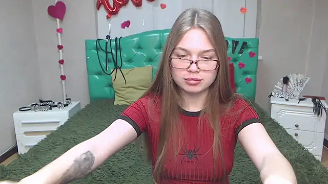 LaraPika online show from 03-18-25, 12:14