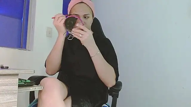 Snapshot of giuliana_andrade chatting on 06-06-26, 03:17 giuliana andrade online show from 06-06-26, 03:17