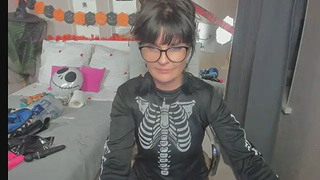 EricaAndPenelopa online show from 11-01-25, 04:25