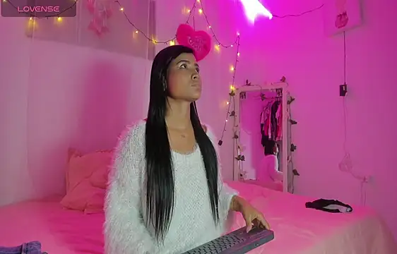 Snapshot of catalina_and_roger chatting on 02-22-25, 03:12 catalina and roger online show from 02-22-25, 03:12