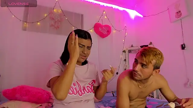 Snapshot of catalina_and_roger chatting on 03-14-25, 07:26 catalina and roger online show from 03-14-25, 07:26