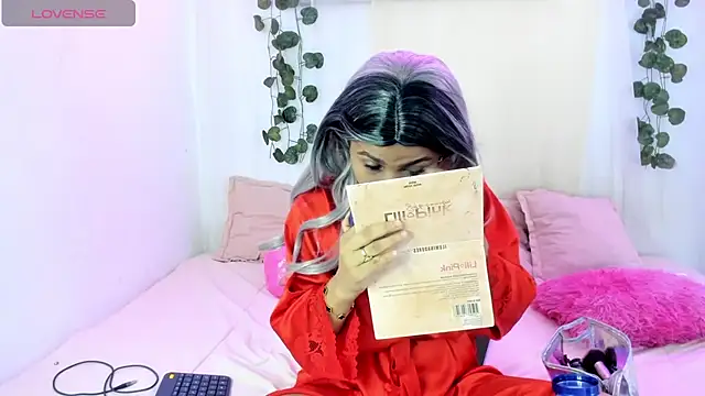 Snapshot of catalina_and_roger chatting on 09-22-25, 10:12 catalina and roger online show from 09-22-25, 10:12