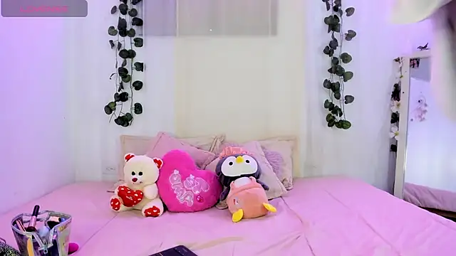 Snapshot of catalina_and_roger chatting on 10-08-25, 09:34 catalina and roger online show from 10-08-25, 09:34