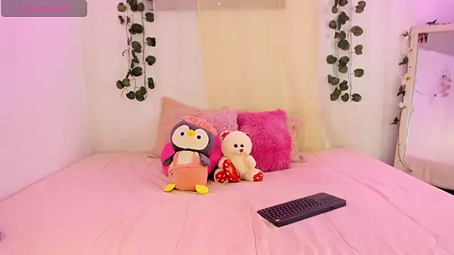 Snapshot of catalina_and_roger chatting on 10-14-25, 11:44 catalina and roger online show from 10-14-25, 11:44