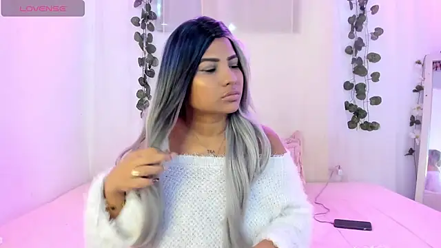 Snapshot of catalina_and_roger chatting on 10-20-25, 12:27 catalina and roger online show from 10-20-25, 12:27