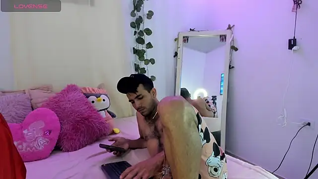 Snapshot of catalina_and_roger chatting on 10-22-25, 12:05 catalina and roger online show from 10-22-25, 12:05