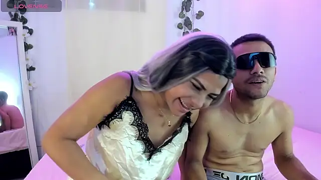 Snapshot of catalina_and_roger chatting on 10-26-25, 04:24 catalina and roger online show from 10-26-25, 04:24