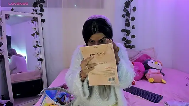 Snapshot of catalina_and_roger chatting on 10-31-25, 12:06 catalina and roger online show from 10-31-25, 12:06