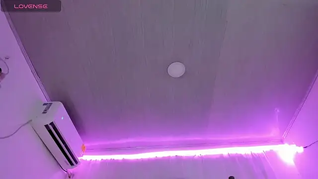 Snapshot of catalina_and_roger chatting on 11-24-25, 08:52 catalina and roger online show from 11-24-25, 08:52