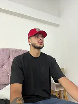 Amadeo Wild online show from 10-28-25, 02:20