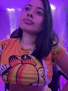 Snapshot of AlessaPears chatting on 12-15-24, 10:58 AlessaPears online show from 12-15-24, 10:58