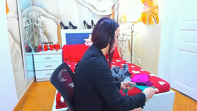 LauraSin online show from 02-23-25, 04:28