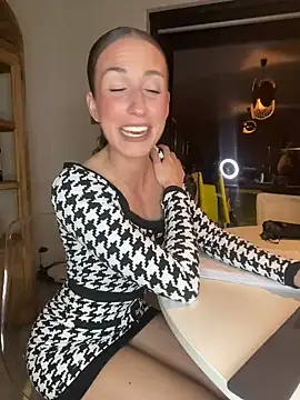 lola tentatiion online show from 02-20-25, 08:36