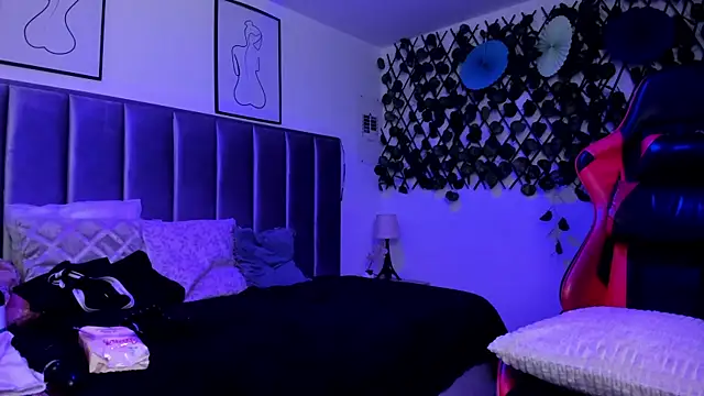 Kitty Gang online show from 03-11-26, 01:55