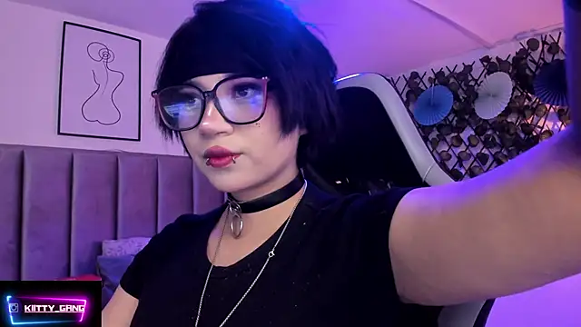 Kitty Gang online show from 04-07-26, 01:39