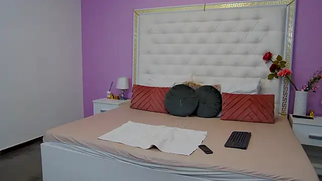 Lenna Paul online show from 02-13-25, 02:56