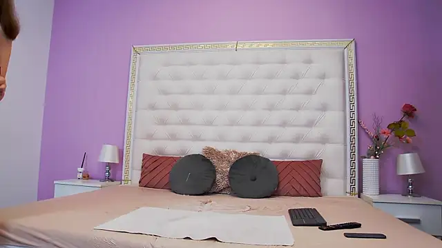 Lenna Paul online show from 10-09-25, 04:10