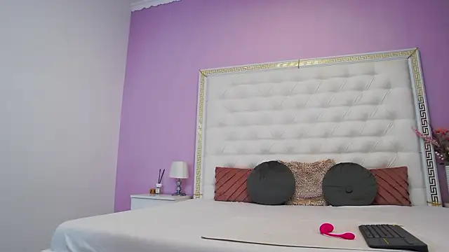 Lenna Paul online show from 11-12-25, 04:57