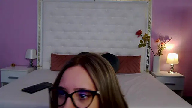 Snapshot of Lenna_Paul chatting on 06-17-26, 04:15 Lenna Paul online show from 06-17-26, 04:15