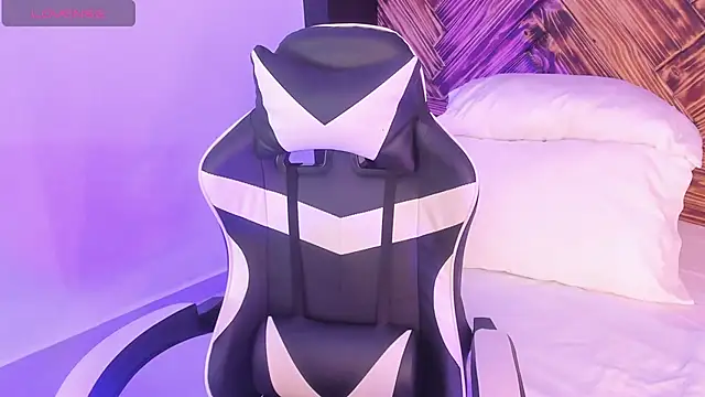 Snapshot of emma_collson chatting on 11-15-25, 08:38 emma collson online show from 11-15-25, 08:38