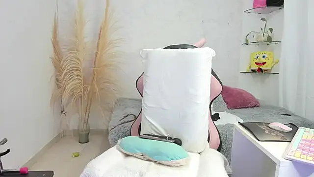 Snapshot of Leslie_browm chatting on 11-06-25, 11:22 Leslie browm online show from 11-06-25, 11:22