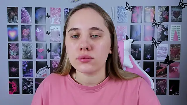 Snapshot of MiaMilas chatting on 02-14-25, 07:17 MiaMilas online show from 02-14-25, 07:17