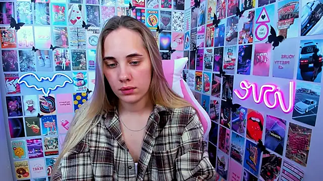 Snapshot of MiaMilas chatting on 10-03-25, 05:54 MiaMilas online show from 10-03-25, 05:54