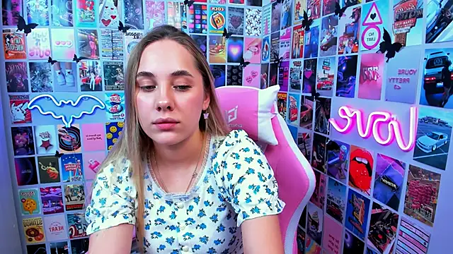 Snapshot of MiaMilas chatting on 10-06-25, 09:07 MiaMilas online show from 10-06-25, 09:07