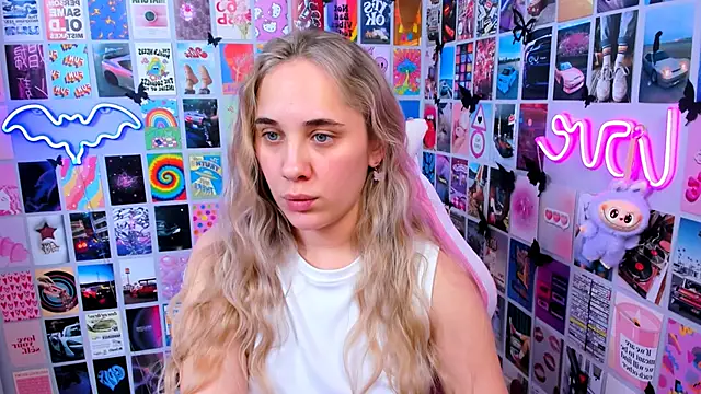 Snapshot of MiaMilas chatting on 12-16-25, 02:00 MiaMilas online show from 12-16-25, 02:00