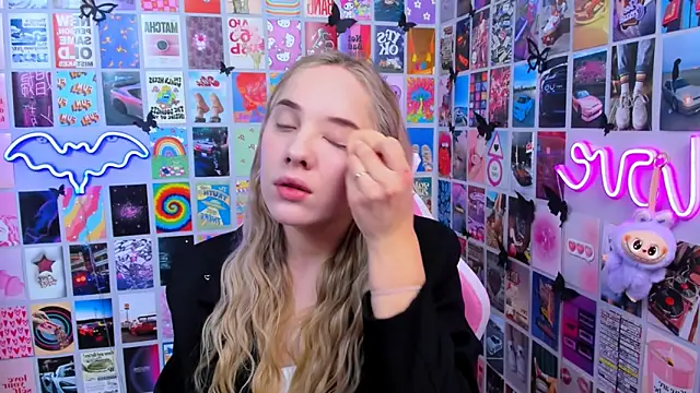 Snapshot of MiaMilas chatting on 12-18-25, 03:07 MiaMilas online show from 12-18-25, 03:07