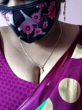 Snapshot of mallu-sumi chatting on 04-25-26, 04:04 mallu-sumi online show from 04-25-26, 04:04