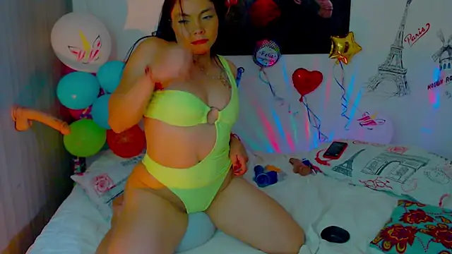 Snapshot of amii777 chatting on 01-05-25, 07:49 amii777 online show from 01-05-25, 07:49